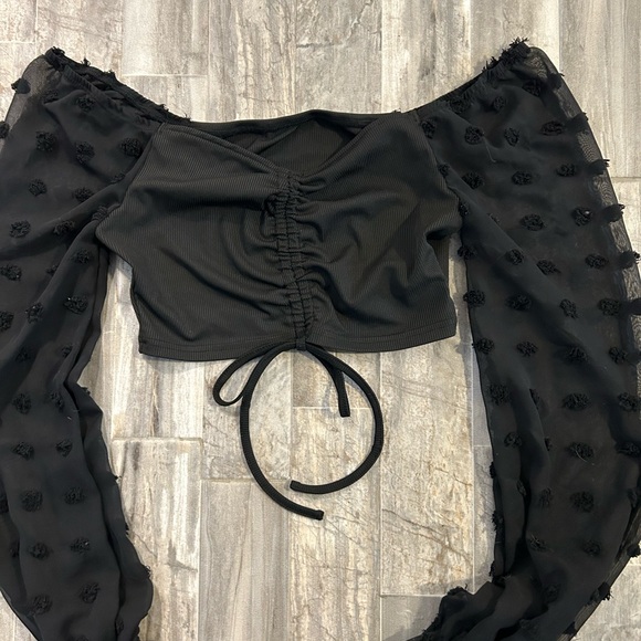 Ruched Off-Shoulder Crop Top - Picture 4 of 5